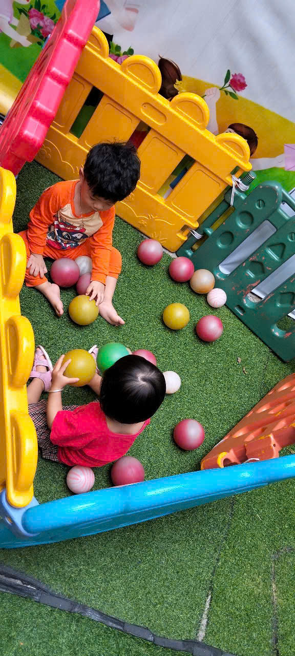Hoạt động ngoài sân chơi